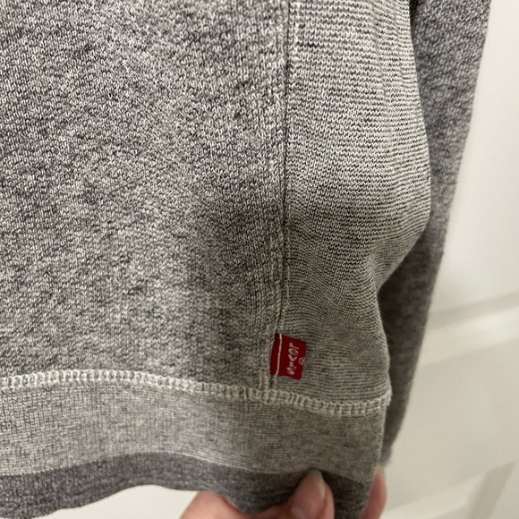 LEVI’S- heathered grey crew neck - Picture 3 of 3